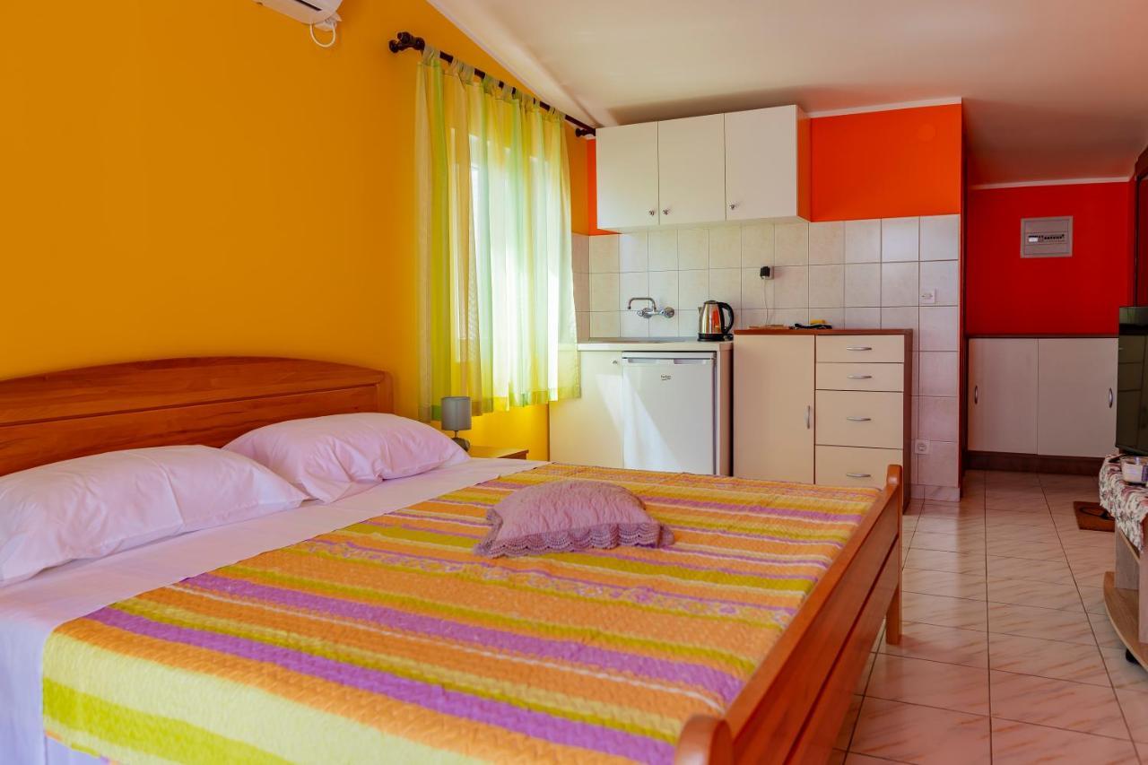 Apartments Mikulic Rogoznica  Esterno foto