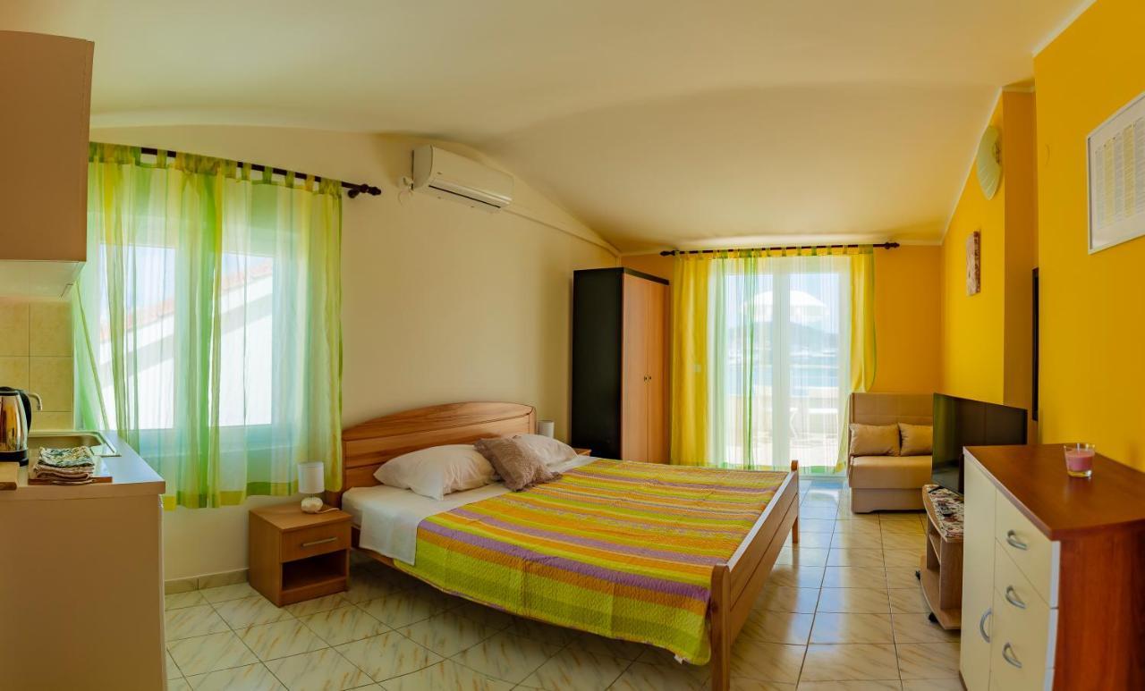 Apartments Mikulic Rogoznica  Esterno foto